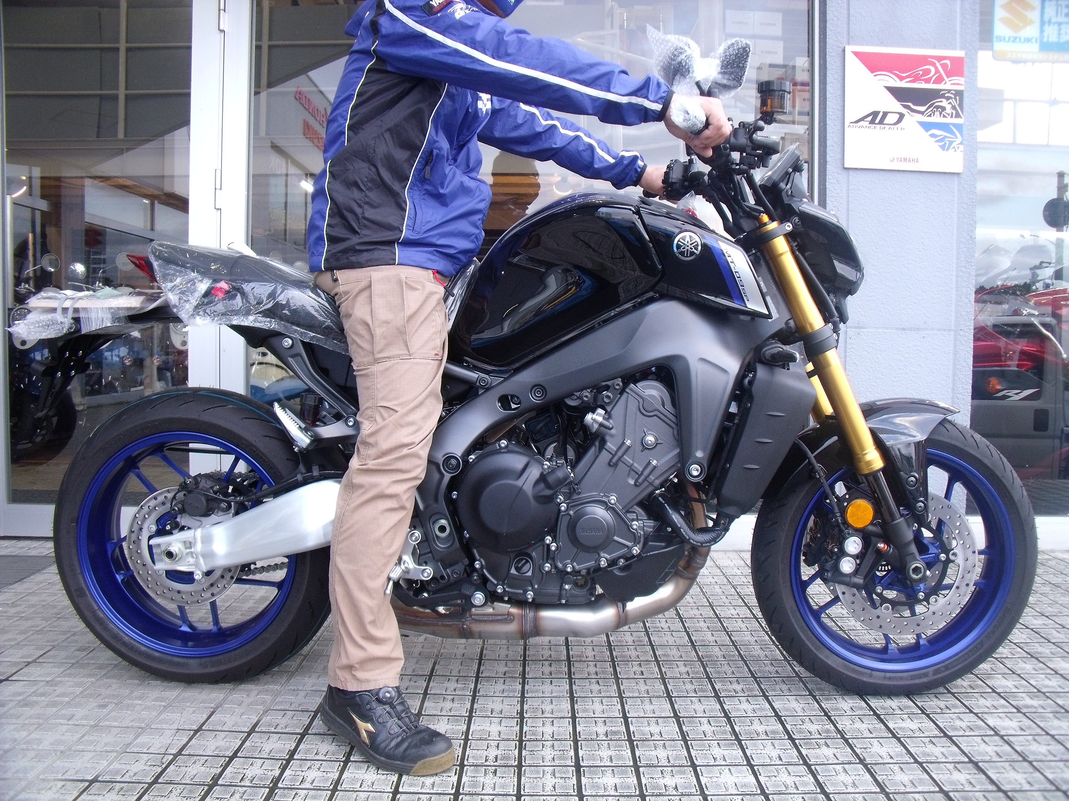 MT09/SP('21-)「ローダウン」で足つき不安を低減 - 【公式】Motor's